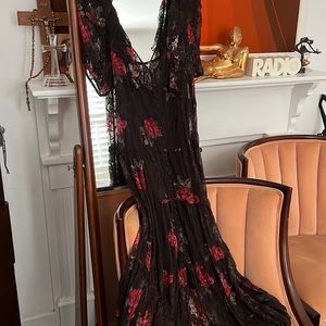 Beautiful maxi dress can be dressed up or down great for summer or fall!